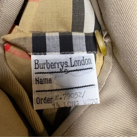 Burberry trench coat. - Picture 12 of 14
